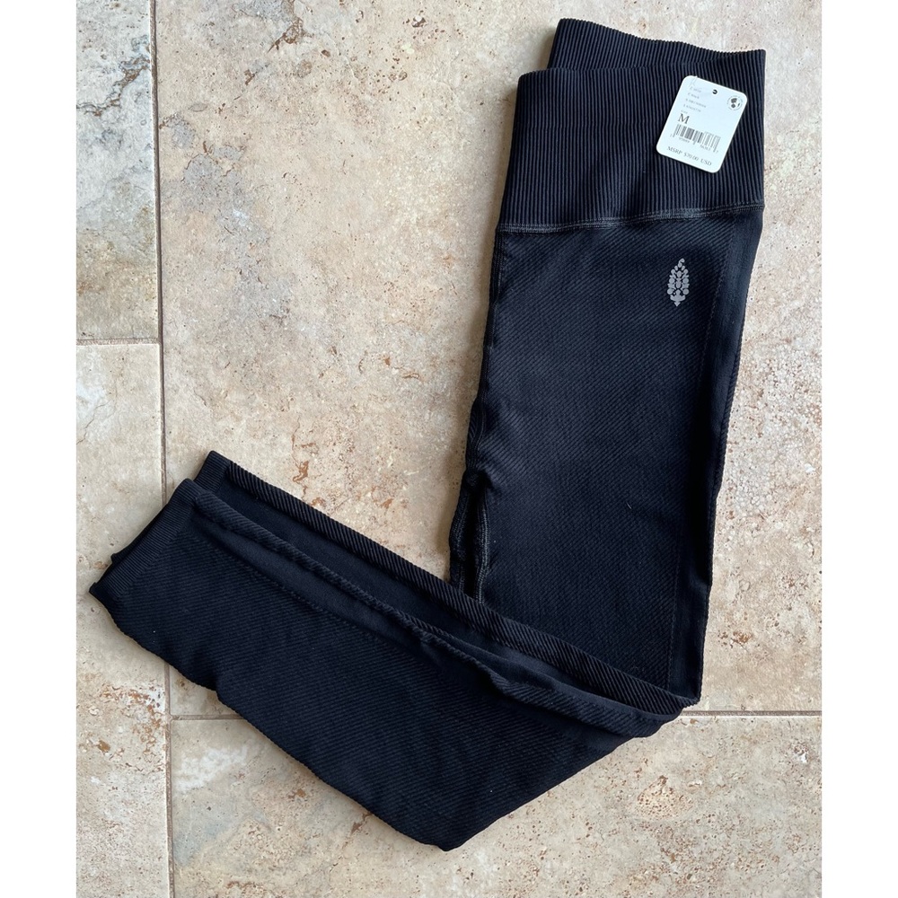 Free People Movement Black Free Throw Leggings NWT Size Medium
